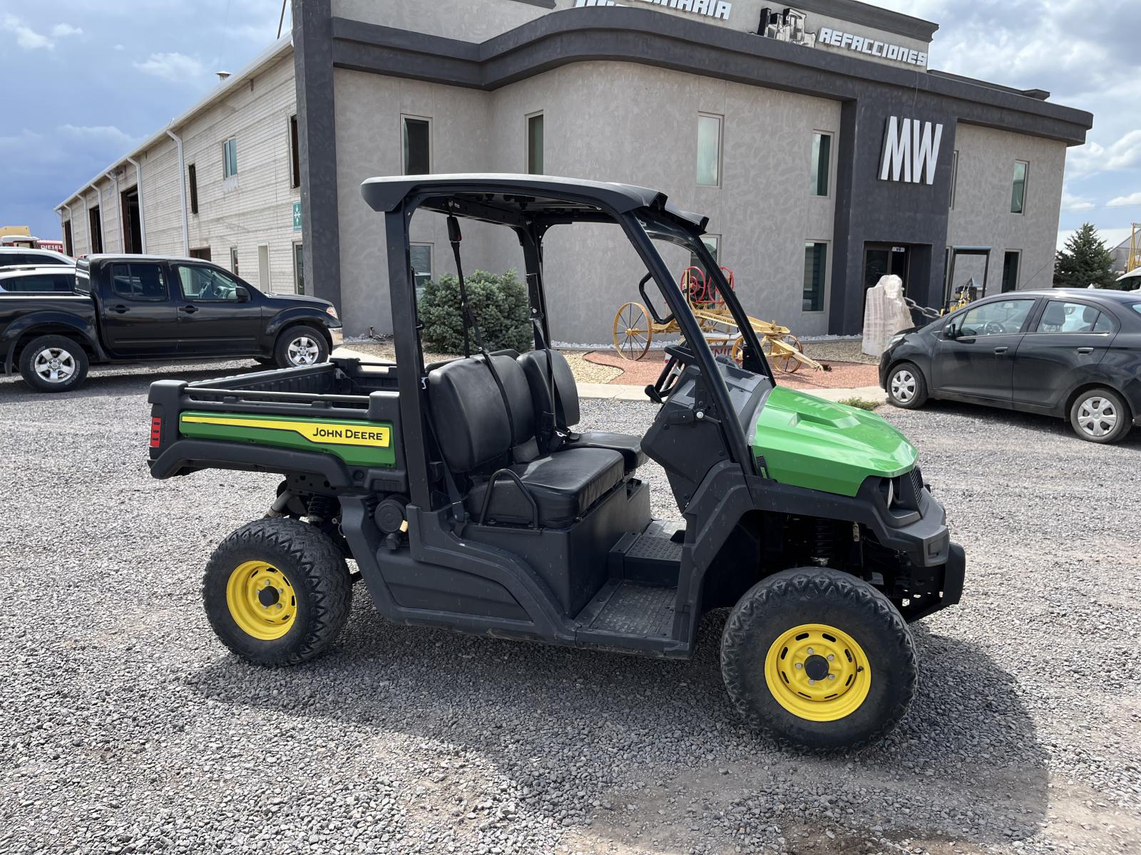 JOHN DEERE XUV835D
